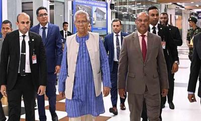 যুক্তরাজ্যের উদ্দেশে দেশ ছাড়লেন প্রধান উপদেষ্টা