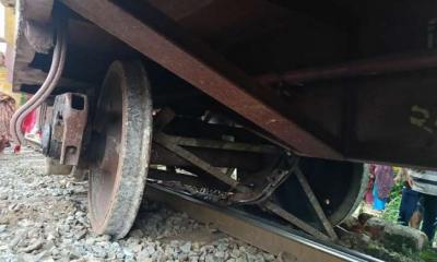 ট্রেনের বগি লাইনচ্যুত, খুলনার সঙ্গে সারাদেশের রেল যোগাযোগ বিচ্ছিন্ন 