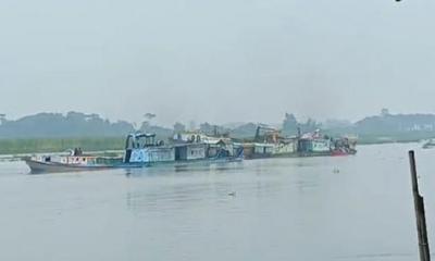 মাদারীপুরে নদ থেকে অবৈধভাবে বালু উত্তোলন, হুমকিতে ১০ গ্রামের মানুষ 