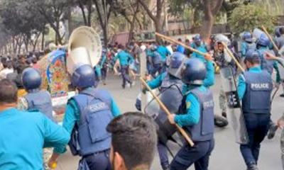 সচিবালয়ে ঢুকে গাড়ি ভাঙচুর, পুলিশের লাঠিচার্জে ছত্রভঙ্গ শিক্ষার্থীরা