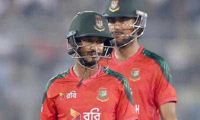 ২৫ রানে ৫ উইকেট নেই বাংলাদেশের