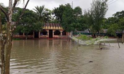 নোয়াখালীর নিম্নাঞ্চল প্লাবিত, ভাঙনের মুখে শতাধিক বাড়িঘর