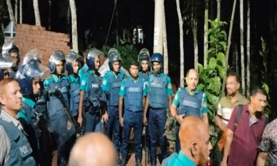 বরিশালে পুলিশের কাছ থেকে ছিনিয়ে যুবককে কুপিয়ে হত্যা