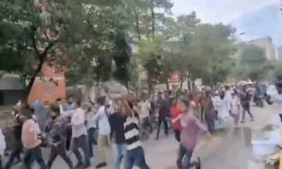 ধানমন্ডিতে আ. লীগের মিছিল, ককটেল বিস্ফোরণ