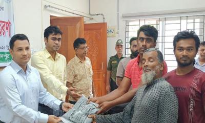 আলফাডাঙ্গায় উন্নত জাতের মাসকলাই বীজ ও সার বিতরণ