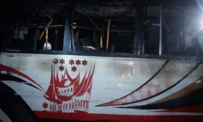 ধামরাইয়ে পার্কিং বাসে আগুন