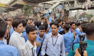 শিক্ষার্থী নিহতের ঘটনায় ফার্মগেটে সড়ক অবরোধ, যান চলাচল বন্ধ
