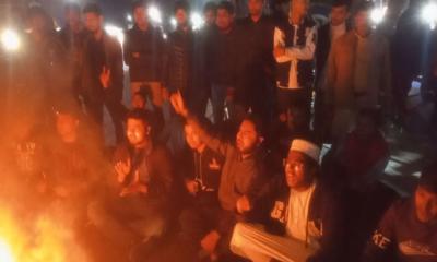 হাদীর মৃত্যুর প্রতিবাদে মধ্যরাতে উত্তাল বরিশাল