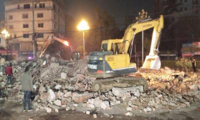 রাজশাহীতে ভেঙে ফেলা হয়েছে আওয়ামী লীগের কার্যালয়