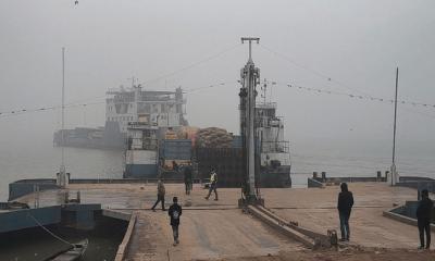 সাড়ে ৯ ঘণ্টা পর দৌলতদিয়া-পাটুরিয়া নৌরুটে ফেরি চলাচল শুরু