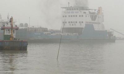 ঘন কুয়াশায় দুই নৌপথে ফেরি বন্ধ