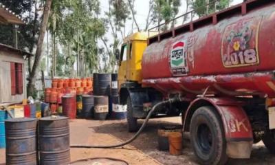 অবৈধ মজুদকৃত ৩ লাখ ৭২ হাজার লিটার জ্বালানি তেল উদ্ধার