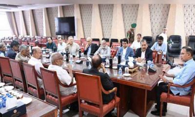 সংবাদপত্রের স্বাধীনতায় কারও সঙ্গে বৈরী আচরণ নয়: প্রধানমন্ত্রী