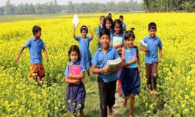 শিক্ষার্থীদের পাটের ব্যাগ এবং স্কুল ড্রেস দেবে সরকার 