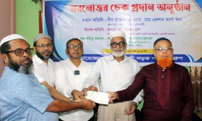 রাজশাহীতে পরিবহন মালিক পরিবারের মাঝে মরনোত্তর সহায়তার চেক বিতরণ
