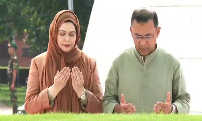 ঈদের নামাজ শেষে বাবা-মায়ের কবর জিয়ারত করলেন প্রধানমন্ত্রী