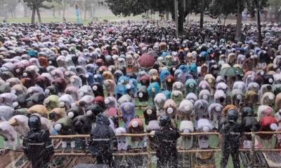 বৃষ্টির মধ্যেই শোলা‌কিয়ায় ঈদ জামাত