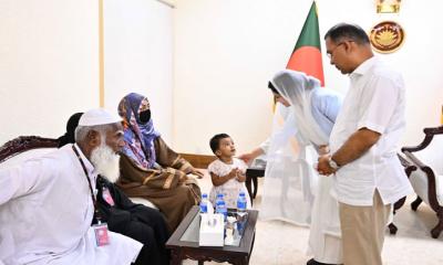 শহীদ দুই সেনাসদস্যদের পরিবারের পাশে প্রধানমন্ত্রী