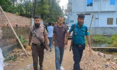 রাজশাহীতে ফ্ল্যাটে পুলিশ কর্মকর্তা-নারী, তালা ভেঙে থানায় নিল পুলিশ
