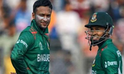 সাকিবের পর তানজিমের আঘাত, আবার চাপে শ্রীলঙ্কা