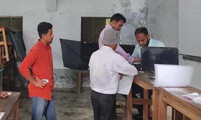 এক কক্ষে ৪৫ মিনিট ভোট বন্ধ 