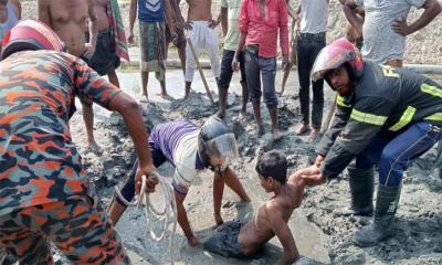 গাইবান্ধায় চোরাবালিতে ডুবে যাওয়া কিশোর জীবিত উদ্ধার