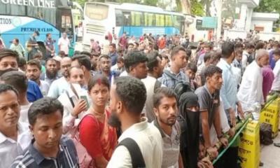 ভারতে ছুটি কাটিয়ে বেনাপোল দিয়ে ফিরলেন ১৮৮২০ বাংলাদেশি