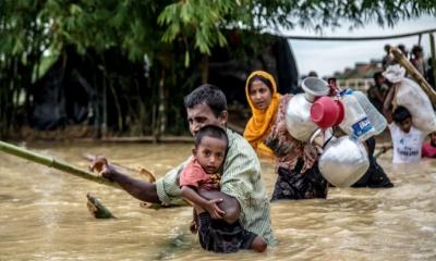 বাংলাদেশে প্রবেশের অপেক্ষায় সীমান্তে হাজারো রোহিঙ্গা
