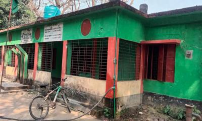 শিক্ষকের অভাবে পাঠদান ব্যাহত