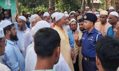মুক্তিযোদ্ধাকে গার্ড অব অনার দিতে দেরি; ক্ষুব্ধ মুসল্লী ও মুক্তিযোদ্ধারা