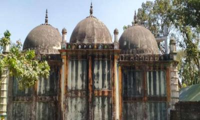 ৪০০ বছরের মোঘল আমলের মসজিদ হারিয়ে যাওয়ার পথে 