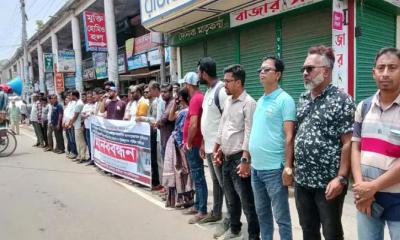 সাংবাদিক তুহিন হত্যার প্রতিবাদে বিভিন্ন জেলায় বিক্ষোভ