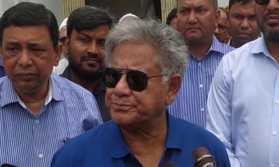 হিলি স্থলবন্দর পরিদর্শন করলেন নৌ মন্ত্রণালয় উপদেষ্টা