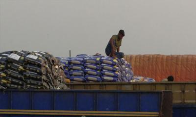 হিলি স্থলবন্দর দিয়ে চালের আমদানি বাড়ায়, কমেছে দাম