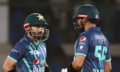 বাবরের সেঞ্চুরিতে রেকর্ড গড়ে জিতল পাকিস্তান