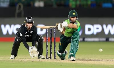 বিরক্তিকর খেলা উপহার দিয়ে বড় হার পাকিস্তানের