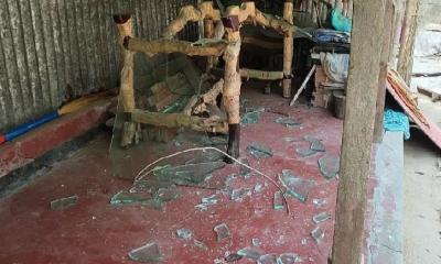 নড়াইলে ঈদের রাতে দশ বাড়িতে হামলা, ভাঙচুর-লুটপাটের অভিযোগ 