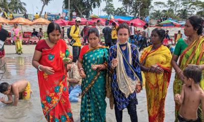 কুয়াকাটা সমুদ্র সৈকতে সনাতন ধর্মাবলম্বীদের গঙ্গাস্নান অনুষ্ঠিত