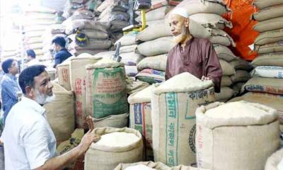 ফের অস্থির চালের বাজার, কেজিতে বেড়েছে ১৫ টাকা 