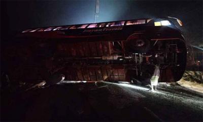 ভাঙ্গায় বাস উল্টে নিহত ২, আহত ১০