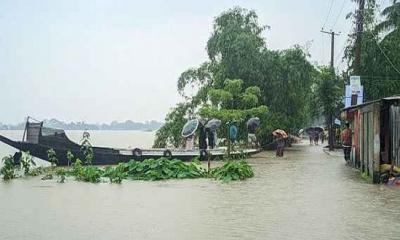 বাড়ছে পানি ডুবছে জনপদ, আতঙ্কে নিম্নাঞ্চলের মানুষ