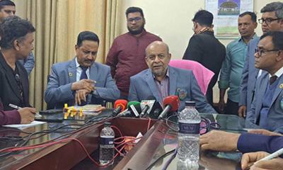 রেলের ভাড়া কোনোভাবেই বাড়বে না: রেলমন্ত্রী