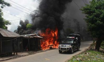 বরিশালে ভয়াবহ অগ্নিকাণ্ডে ২ দোকান ও ২ বসতবাড়ি পুড়ে ছাই