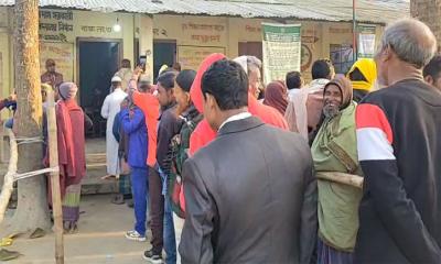 ভোট কেড়ে নিল চারজনের প্রাণ