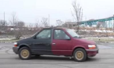 ‘ব্যাক টু ব্যাক’ নামে অদ্ভুত গাড়ি, যার কোনো পিছনের অংশ নেই