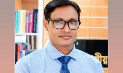 প্রটোকল ভেঙে প্রধানমন্ত্রীর কাছে যাওয়ার চেষ্টা, রাজশাহীর বিভাগীয় কমিশনারকে প্রত্যাহার