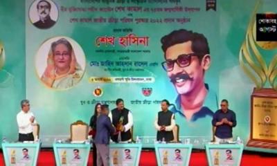 শেখ কামাল ক্রীড়া পুরস্কার প্রদান করলেন প্রধানমন্ত্রী