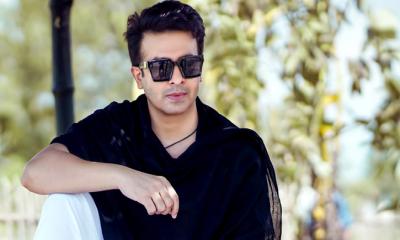 ‘মায়া’র জন্য দেশে আসছেন শাকিব খান