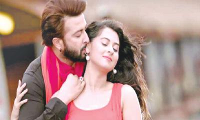 মত ছিল না শাকিবের, অনড় ছিলেন বুবলী