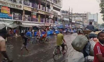 বৃষ্টিতে রাজধানীতে জলাবদ্ধতা, জনগণের ভোগান্তি